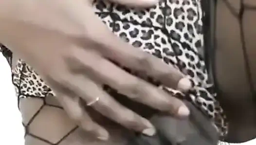 Siyah zenci amcığımı gösteriyorum