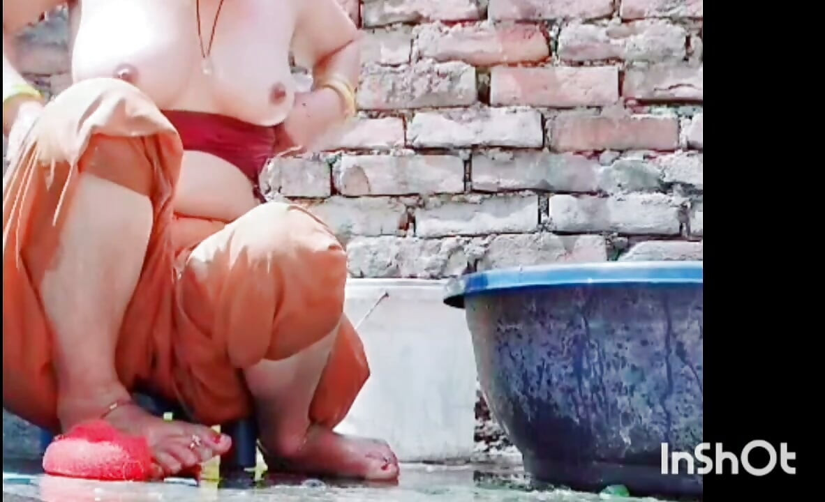Fit Aur Qute Ladki Ki Chamakdar Bath Scene: Ek Lagbhag Masti Ka Anand"