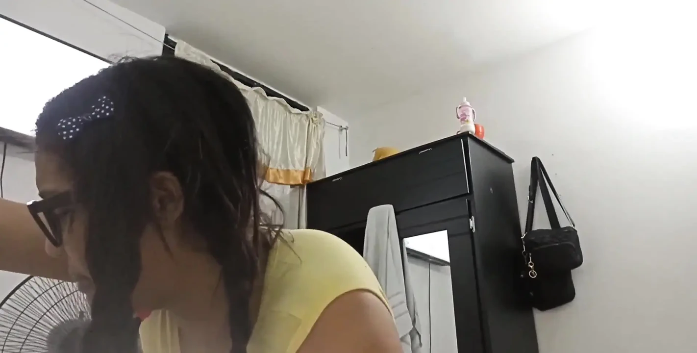 哥伦比亚女郎正在为在美国纽约的丈夫拍摄色情视频, 但最终与邻居Ver做爱