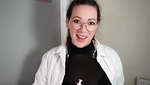 Giantess: ilmuwan menyusutkan profesornya