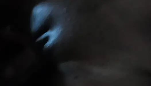 Я заставляю ее киску пердеть