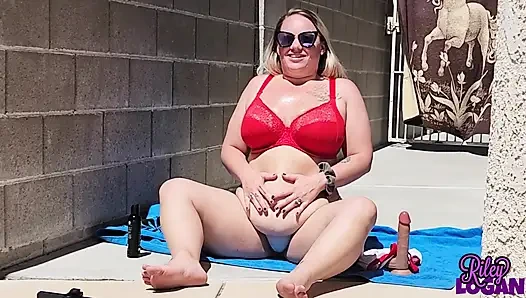 Draußen sonne baden BBW Öl dicke titten und hämmert ihre fleischige muschi