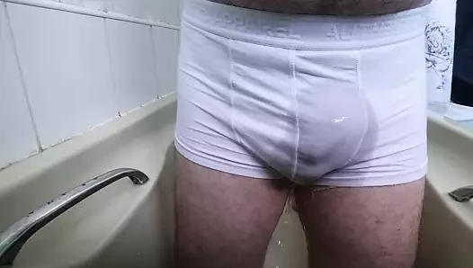 Banyoda pantolon işemek