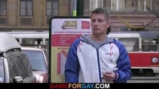 He seduces and ass-fucks a taxi driver