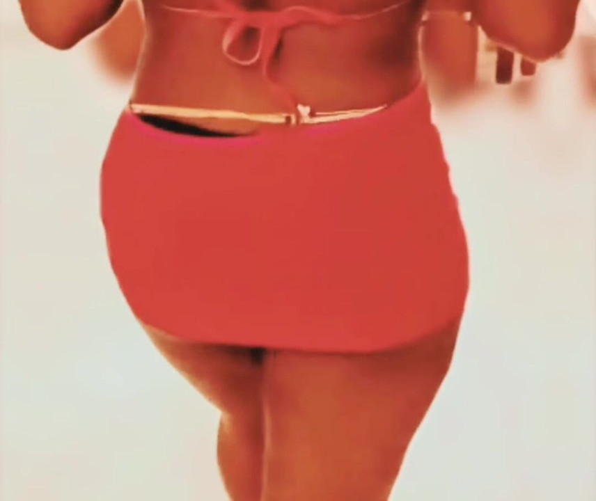 Walking to tease , boobies bounce,ask twerk