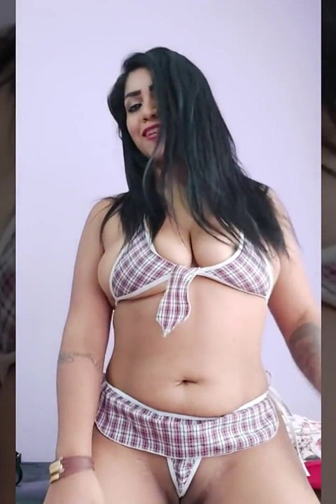 Hotwife Twerking and Fingering Herself Until She Cums for You