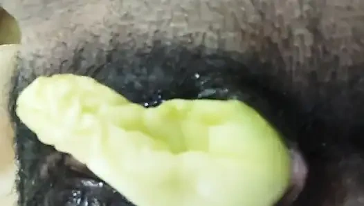 Возбужденная девушка дези мастурбирует дилдо