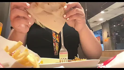 FILIPINA QUICK PUBLIC POV SEX