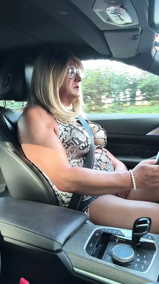 Sexy Crossdresser kellycd2022 in white animal print and pantyhose enjoying an afternoon drive