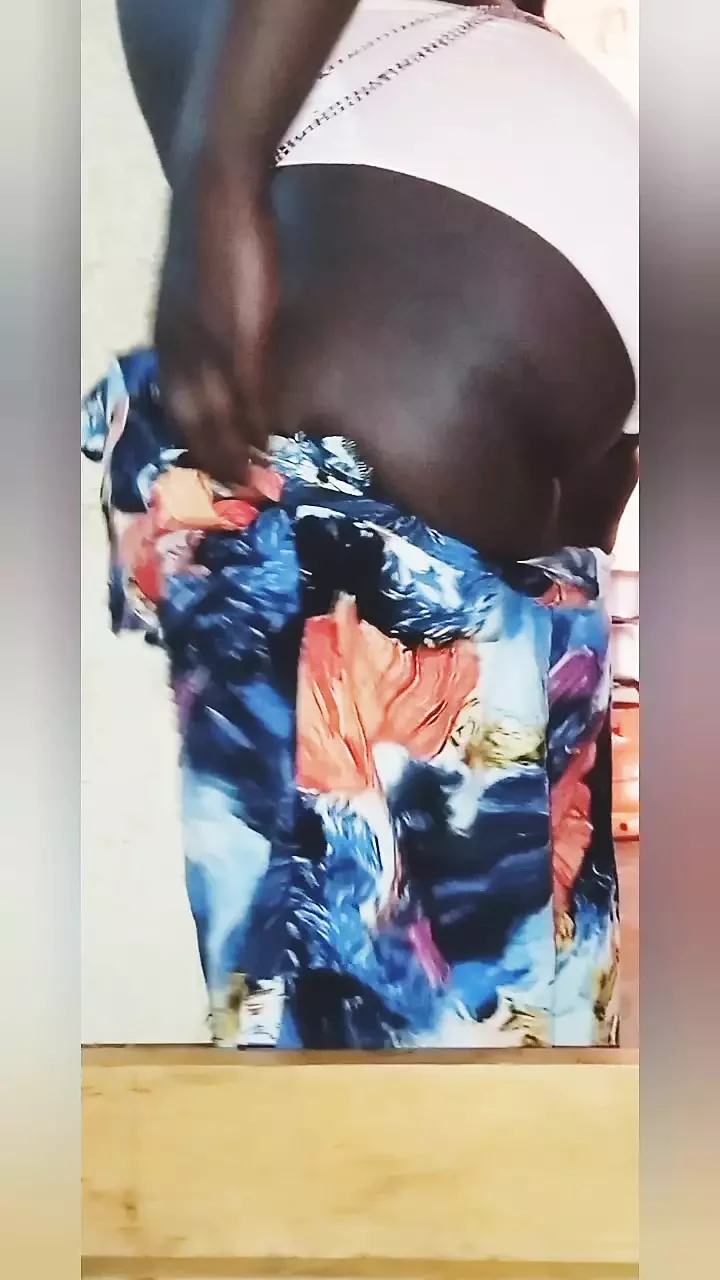 Dark Skin Bitch Masturbating Squirting Long Pussy Lips