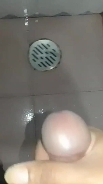 关键时刻“德西学生男孩用新风格处理，在她手中得到性交测试”