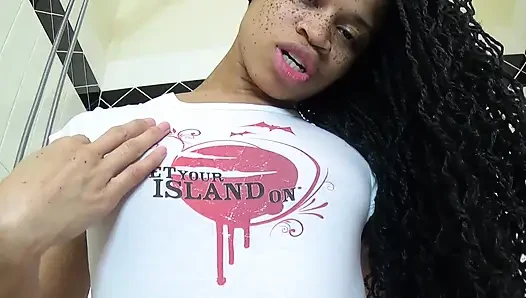 Waktunya pakai kaos basah- si cantik rosie reed wet tee menggoda dengan toket kecil -1080p hd