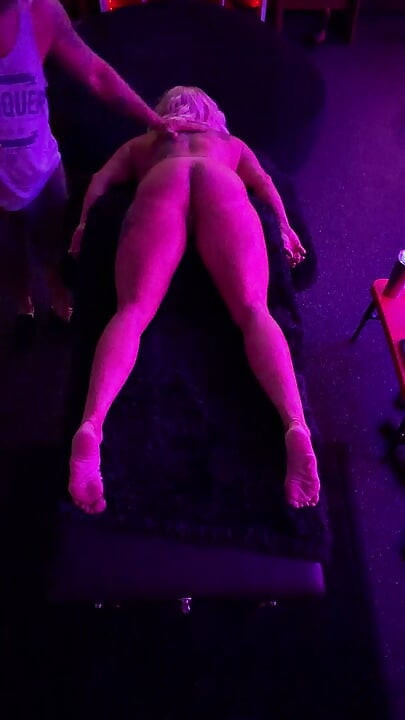 Heiße Blondine bekommt die beste Massage aller Zeiten