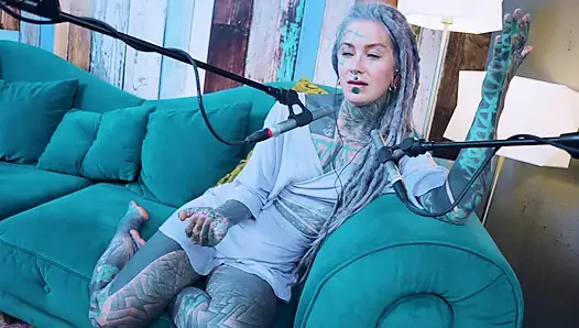Hakkında konuşuyorum n - gerekli - asmr podcast sfw konuşuyor gotik sıska kız dreadlocks dövmeli model dövmeli kız