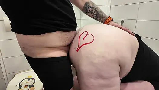 Мачеха с большой задницей хочет, чтобы ее трахнул ее пасынок! 4k