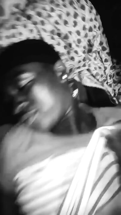 जापानी लड़की असली सेक्स के लिए तैयार