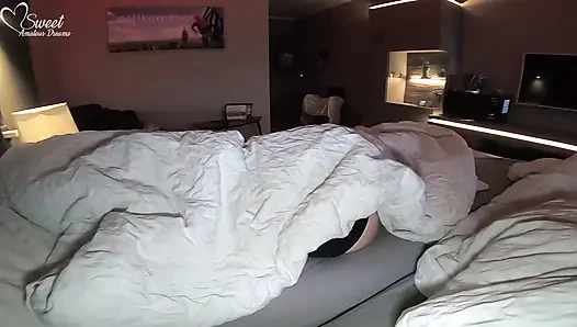 Üvey anne sabahları kremsi amını sikerek uyanıyor - büyük yarak bakış açısı