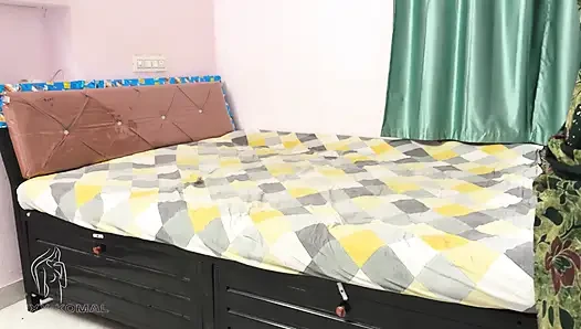 Komal araziyi eski kanepesinde ayakta bırakmaya başladı ve sonra