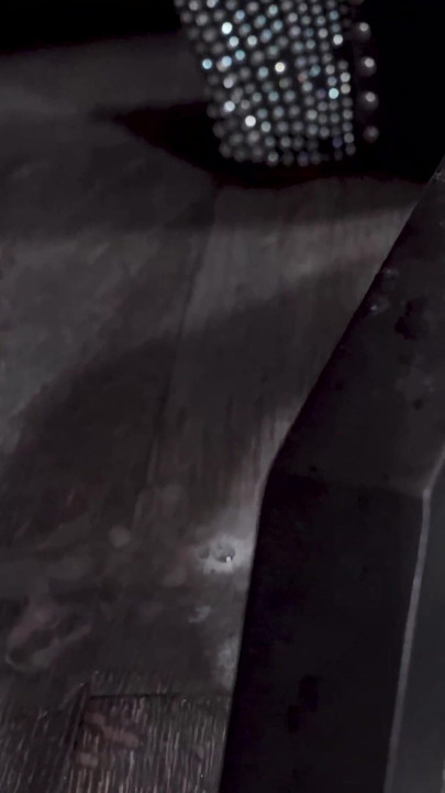 A la MILF con tetas grandes le gusta chorrear justo dentro de tu hendidura