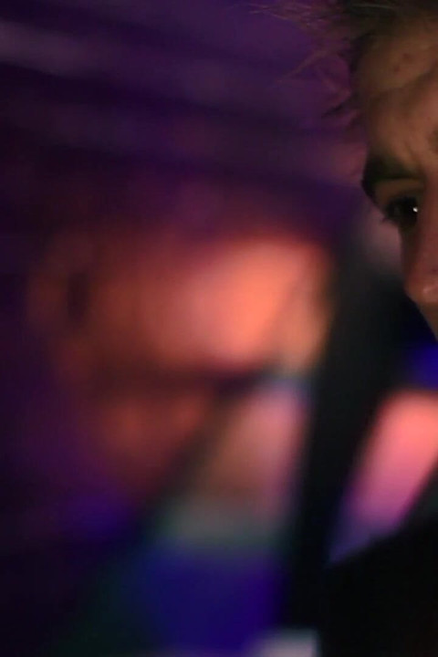 Jess West szélesre nyúlik