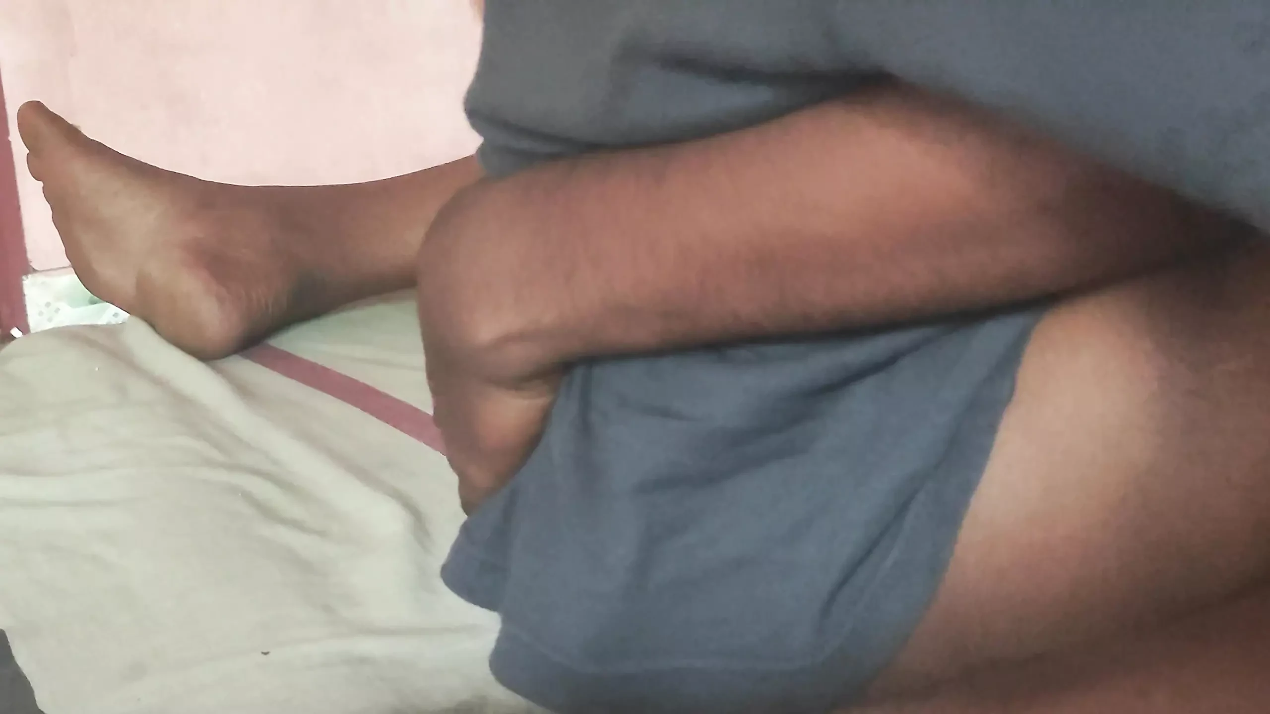 Mallu devojka koristi prste svog ljubavnika i jebanje u psećem stilu