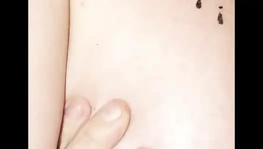 Istri & suami lagi asik mesra-mesraan. Dildo hitam, fisting, creampie, mani mu cumming