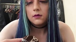 Vivian schurk noten op een cupcake