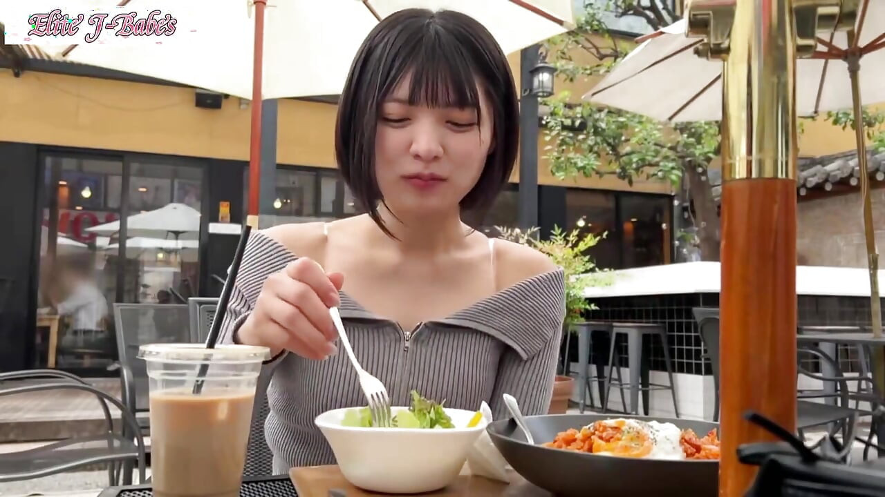 대담한 면을 숨기는 순수한 모습, 예기치 않게 격렬한 만남을 드러내는 귀여운 매력