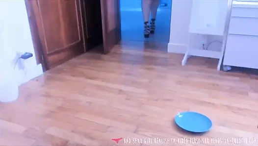 Vends-ta-culotte - This luscious French amateur MILF comes to eat naked in her bowl like a good little petgirl