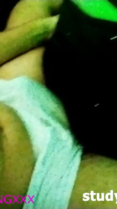 لحظة مذهلة من "تجميعة تقبيل ولمس زوجين ساخنين - إغراء عاطفي"