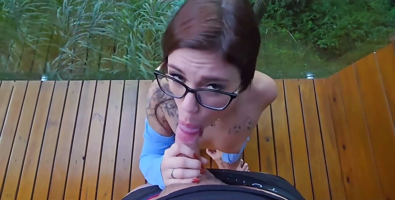 I Fucked the Hot Nerdy Girl in the Middle of Nature. the Naughty Girl Loves to Suck Cock.