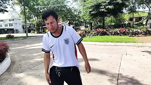 Arjantinli bir kadın Avrupalı bir adamı dövüyor. Sonunda, 2026 Dünya Kupası için arzularını tatmin etmek için seks yapıyorlar.
