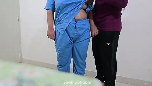 Индийская медсестра Tina Bhabhi занимается сексом с портным