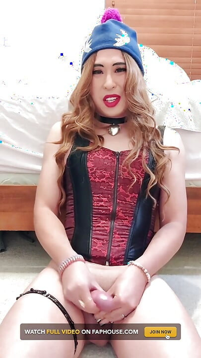 Sissy Slut Bess Edges Her Clitty Before Eating Her Loads