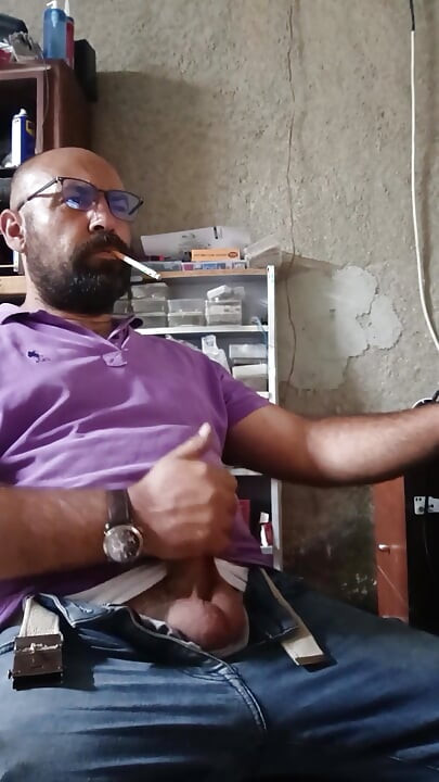 Master Bear Cums with a Cigarette in His Mouth