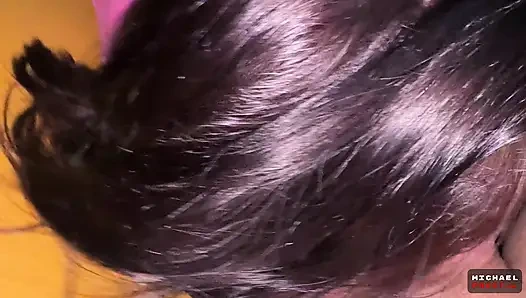 menikmati besar dan menjadi panas di wajahnya