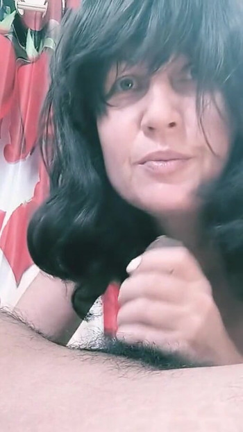 Zadivljujući trenutak iz "Trener voli jebati vruću udanu MILF."