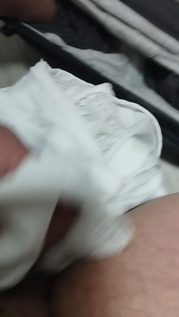 Teściowej brudne majtki kosz na pranie, fetysz wąchanie  cipy