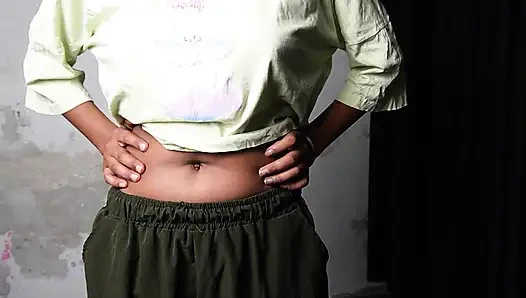 Seorang ibu rumah tangga cantik desi dientot dua pria dan disetubuhi, disepong