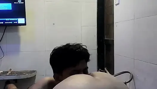 Kız arkadaşımın tüm götünü yiyorum çok sert inliyor