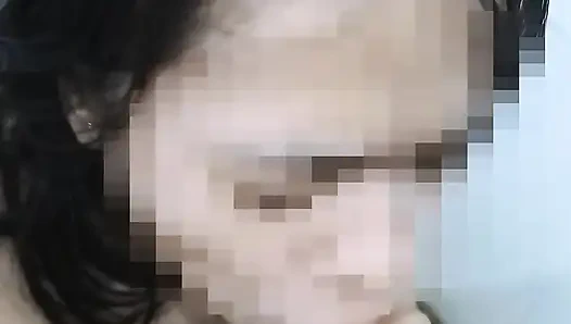 Liseli kız daha iyi not için okulun arkasındaki tuvalette öğretmeninin yarağını emiyor - minokiiko