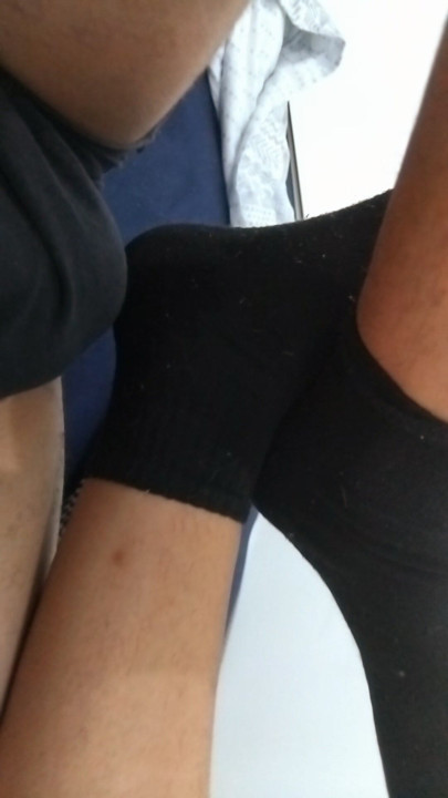 "Delicious body all exposed... legs wide open in underwear, just moaning hummm 🔥"