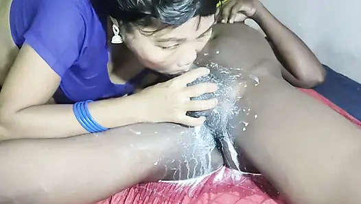 Indische eheschlampe hat orgasmus in 69 position, und sie nimmt riesigen cumshot auf das gesicht.