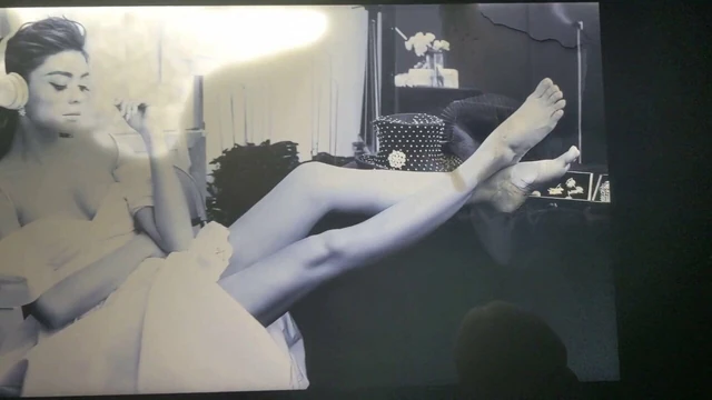 Sarah Hyland Feet Cum Tribute