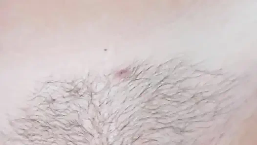 Colok di tempat parkir dengan pompa