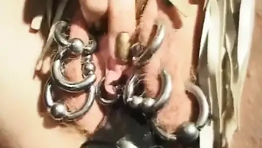 Subb mit gepiercter muschi aus frankreich von domina gefingert