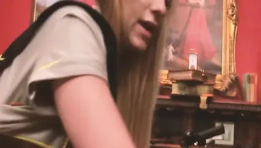 Muhteşem orta yaşlı seksi kadınlar sahne 2_sexy sarışın orta yaşlı seksi kadın izci büyük bir yarak ve yüze boşalmanın tadını çıkarıyor