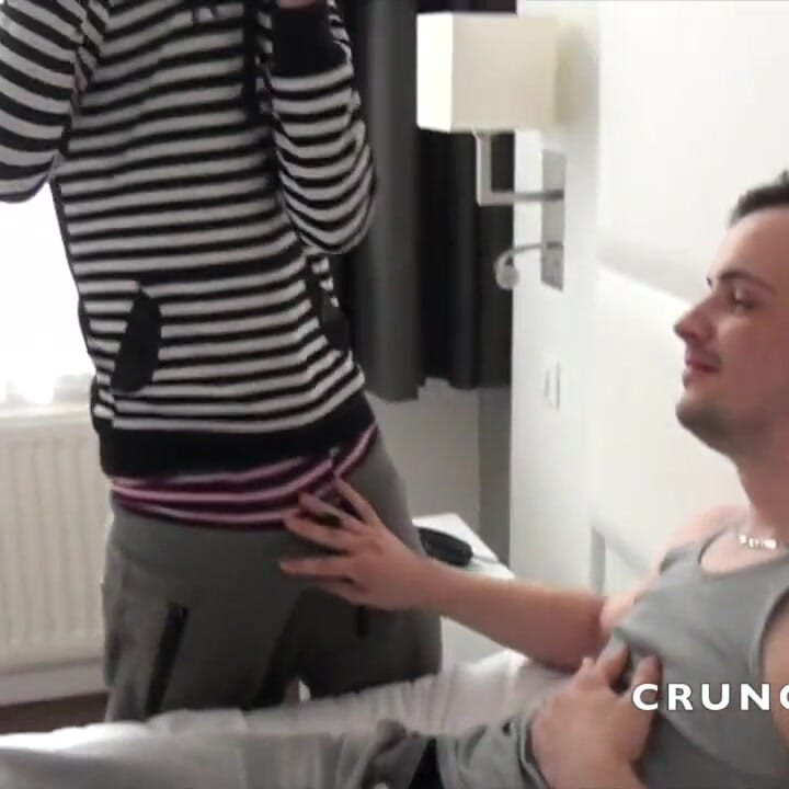 Deux jumelles Français sexy baisent sans capote