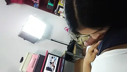 Я вошла в комнату моей красивой падчерицы-девственницы и дала ей проглотить мою сперму