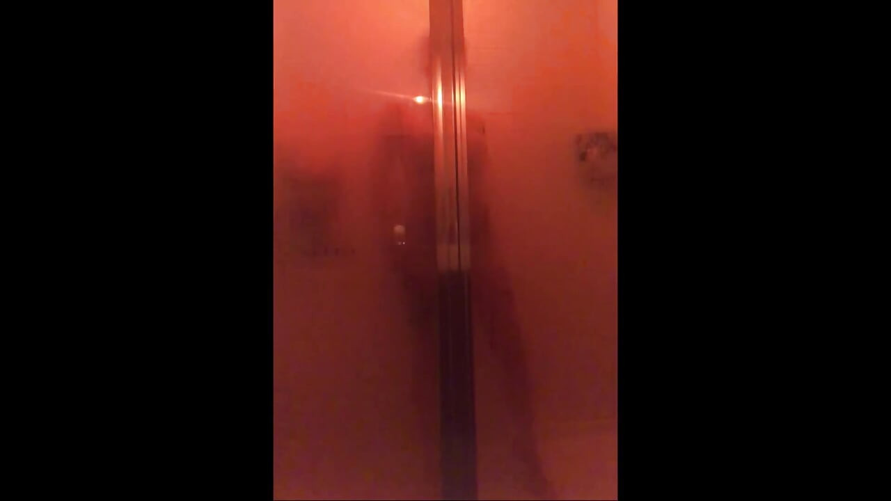 Um pouco de diversão solo no chuveiro